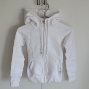 Aritzia white hoodie sweater